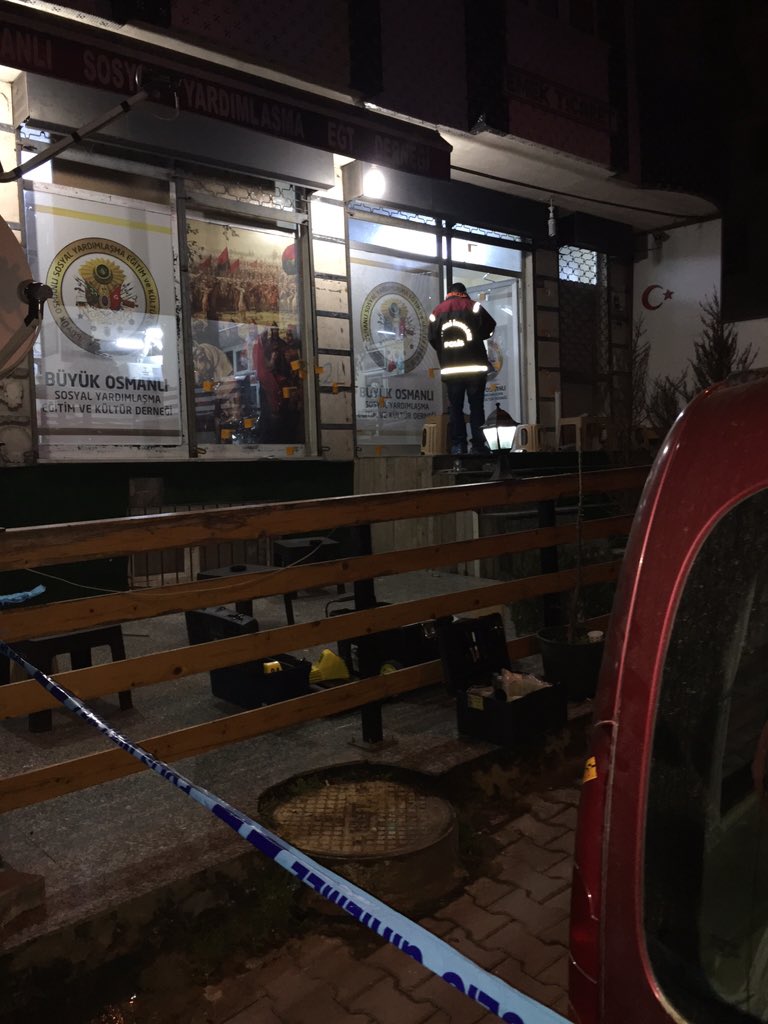 Alidincercolak's tweet photo. Büyük osmanlı derneği ülkücülerin yoğun olduğu bir yer bu akşam tarandı. 1 ölü 3 yaralımız var. https://t.co/tQs5z1DCij