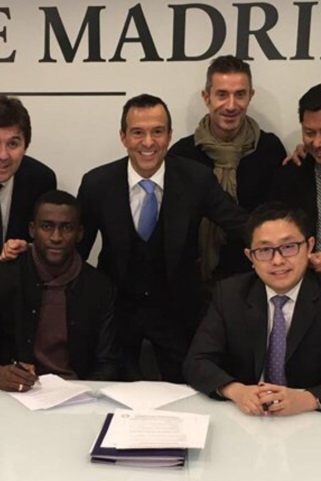 Fortucarlos's tweet photo. Busca las 7 diferencias en las caras de #mendes y #JacksonMartinez https://t.co/H4kW9Xdzar