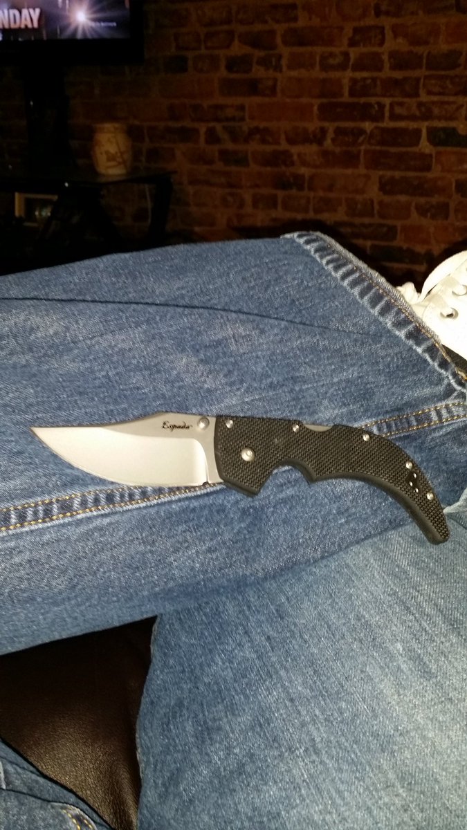 pelter_bill's tweet photo. My work knife is going up so I got me a new toy...the work model medium Espada.. not to bad.. https://t.co/HqVOHYAXJZ