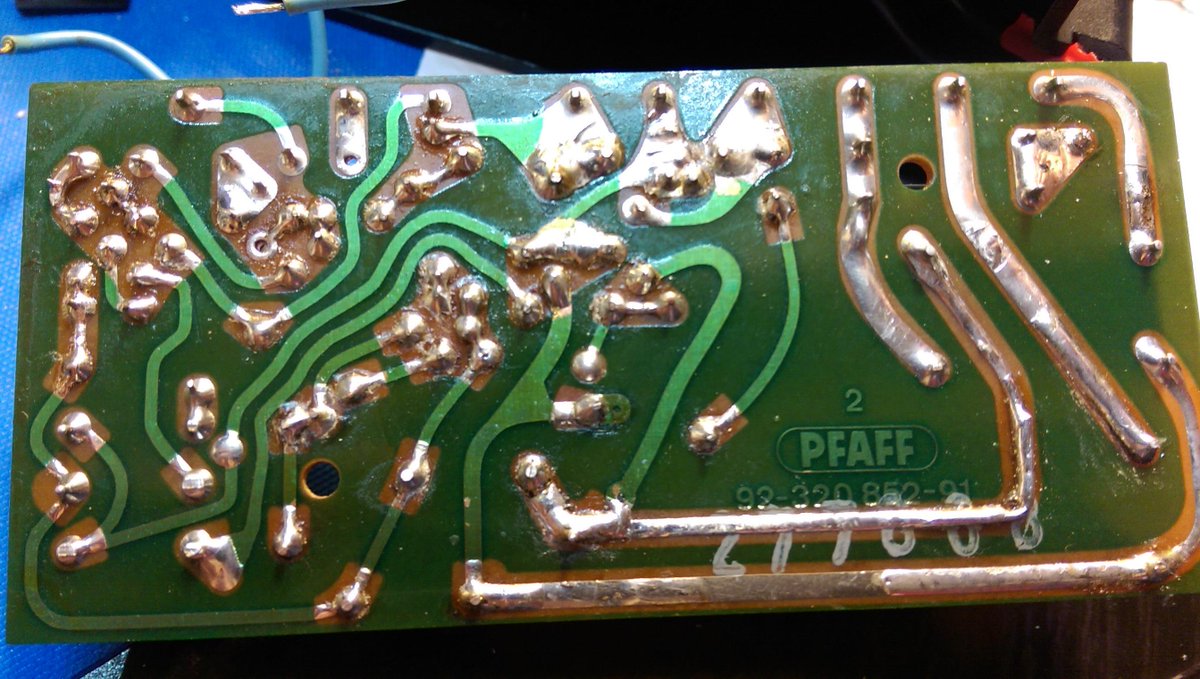 BCompServices's tweet image. @pfaff #1222e PCB track break fixed. Pretty sure this #solidengineering will outlast me! It was a dream to work on.