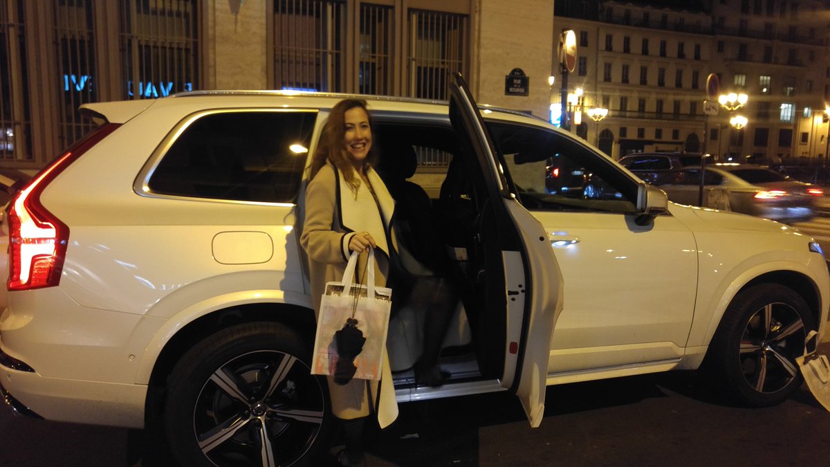 Paryves's tweet photo. Merci @VolvoCarFR pour cette belle soirée avec les meilleurs films français #Mustang  #LesSaisons https://t.co/eLbhZ9QOtC