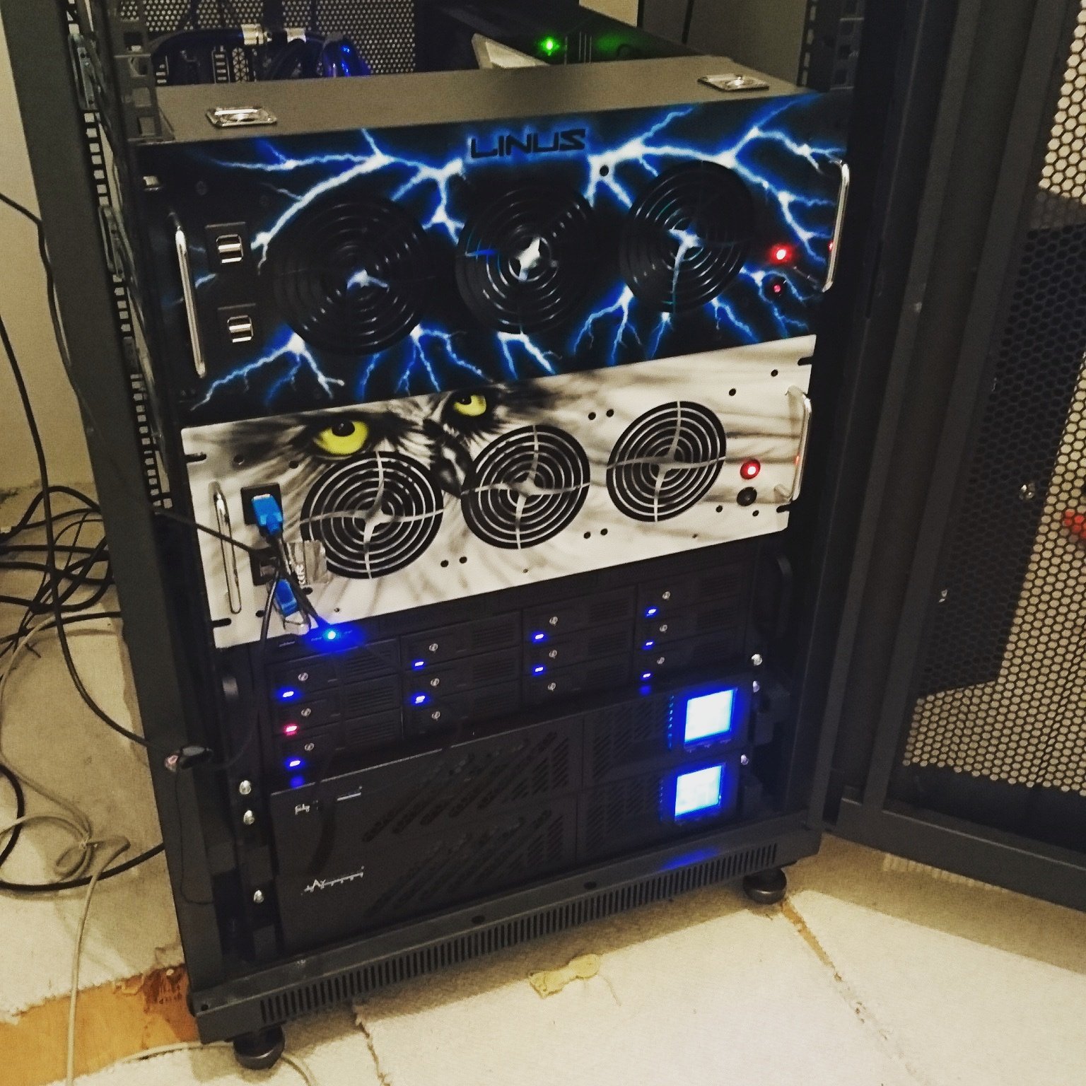 Linus tech tips. Linus tech. Linus gabriel sebastian. Tech tips. Linus tech tips стример.