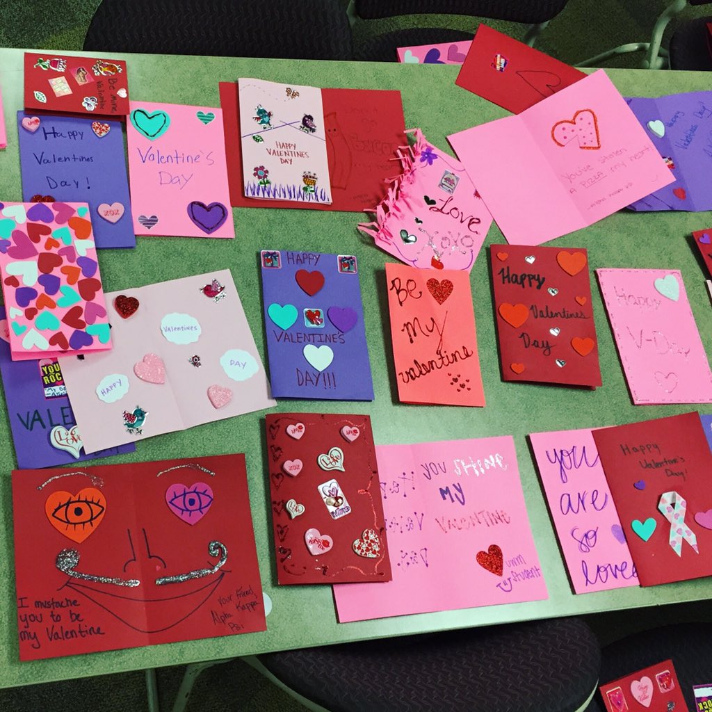 AKPsiDeltaPhi's tweet photo. Making cards for kids at the Children's Hospital 🏩 #ValentinesDay #SpringRUSH2016 #UWM https://t.co/MPu8izXNFa