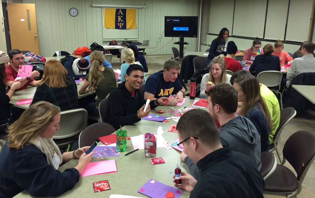 AKPsiDeltaPhi's tweet photo. Making cards for kids at the Children's Hospital 🏩 #ValentinesDay #SpringRUSH2016 #UWM https://t.co/MPu8izXNFa