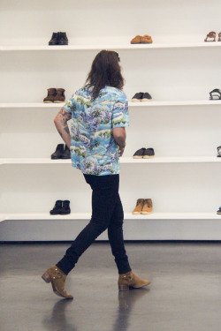 1DRockMeUpdates's tweet image. {HQ#1-4}-Harry shopping in Beverly Hills today (2/2/16)-bb