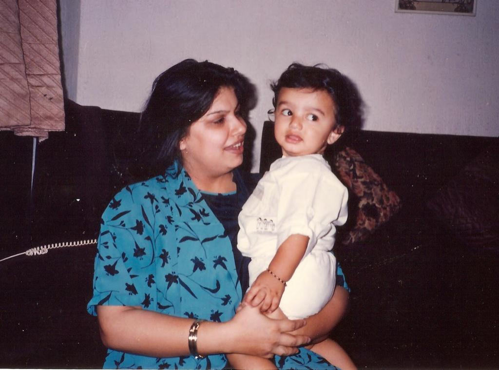 Luv_ArjunKapoor's tweet photo. 'Happy Birthday Mona Aunty'
A tweet isn't enuf to speak mah heart.. #Blogged @arjunk26 
https://t.co/25WyQSortg https://t.co/maQWNFWt1X