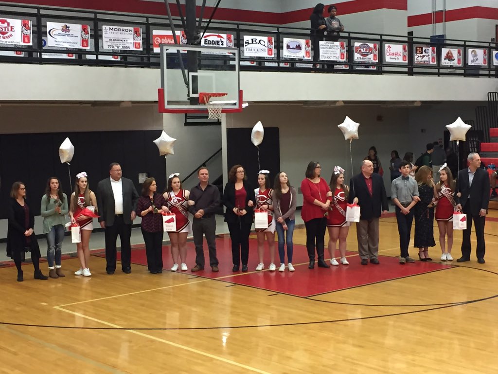 FCHSCheerDawgs's tweet photo. ❤️❤️❤️❤️ #SeniorNight #FCHSForever https://t.co/pIbRo7kT1j