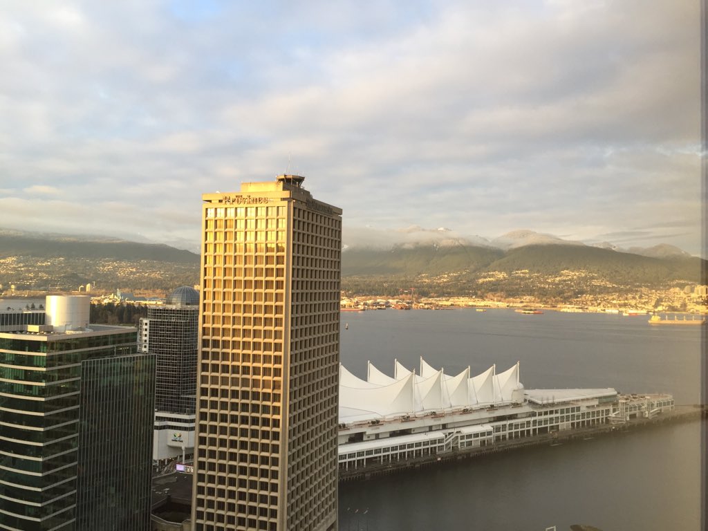 KateManolis's tweet photo. For the millionth time, I'm overwhelmed by the beauty of this view @PlentyOfFish #poffice #Vancity #pof https://t.co/oicsVXju7S