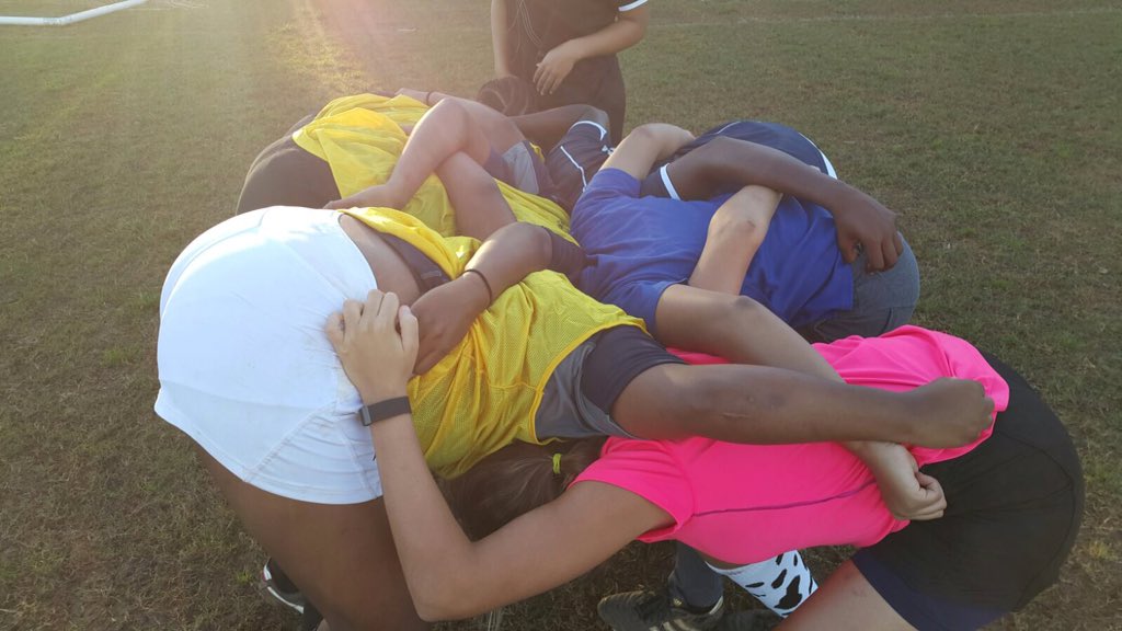 BdaGirlsRugby's tweet photo. Another fun HS session #GrowingTheGame #getintorugby #tryonrugby #girlsrugby #findrugby #Bermuda #Rugby #HighSchool https://t.co/EV4nLkTMm3