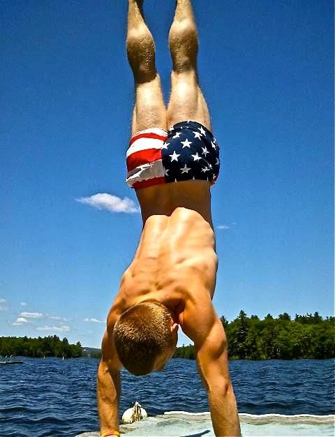 tmas61's tweet photo. American Hand Stand #RejectedBingeWatching https://t.co/WvyY64NZwD