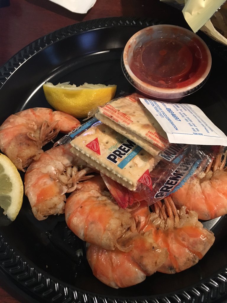 CSquieri's tweet image. Worst $14 I ever spent on these pathetic and rubbery shrimp #hopeidontgetsick #salmonellaisreal #airportfoodsucks