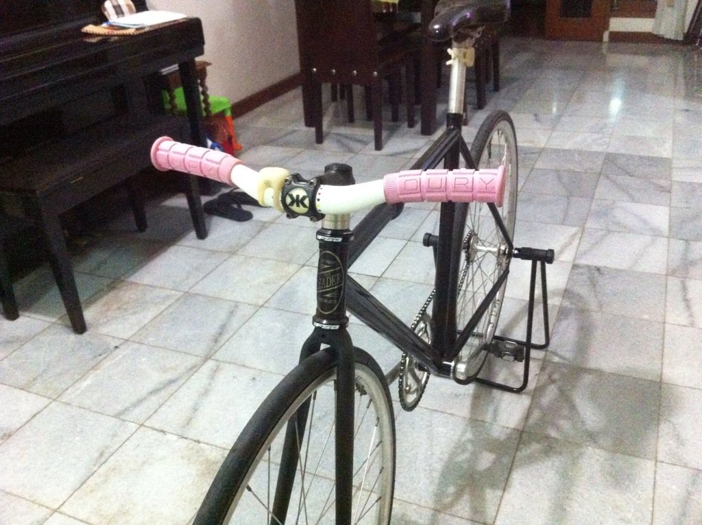 Wts cinelli pepper white+pink oury  grip 400k nett. Cp: line: andwtbimaa wa:082110282196 #fnfjb #rbjb #fpjb