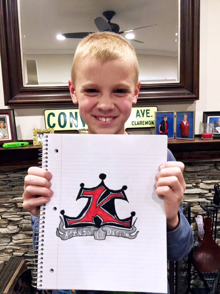 EHPhotogirl's tweet photo. My little artist is at it again tonight. 👍🏼😊✏️ @Kindigitdesigns @mrskindigit @willisbitchin @bitchinkevdogg https://t.co/R9I8mel3Za