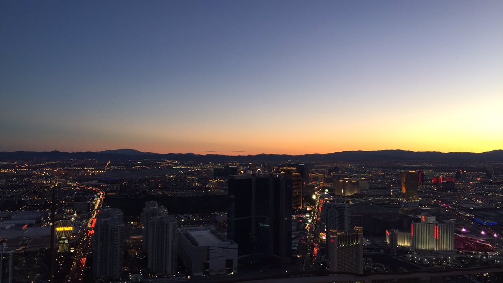 Newartplease's tweet photo. Out shooting #LasVegas. https://t.co/Xj0sqYKlJA