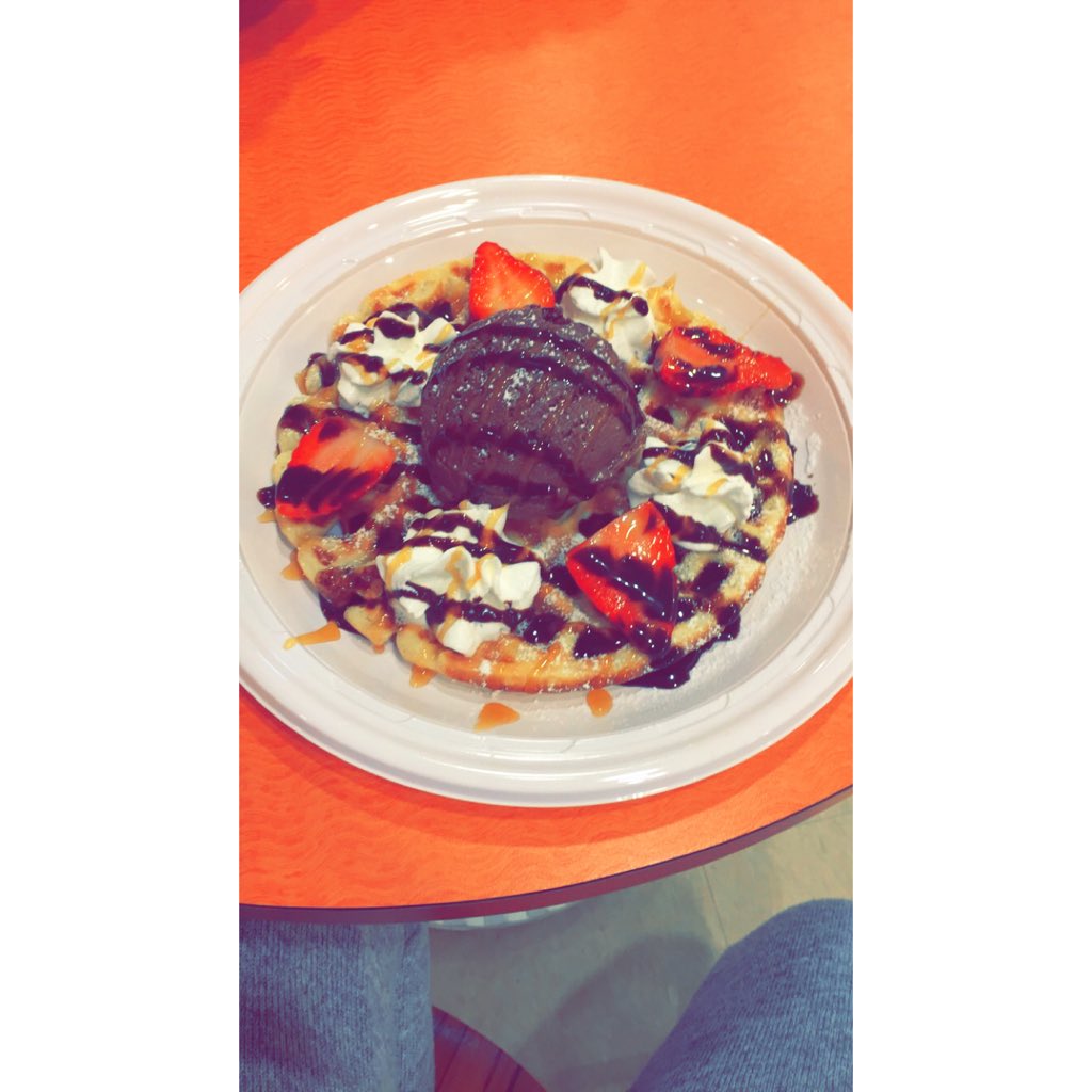 x0lauux3's tweet image. Waffles 😍😍😍 #wafflemagic #foodie