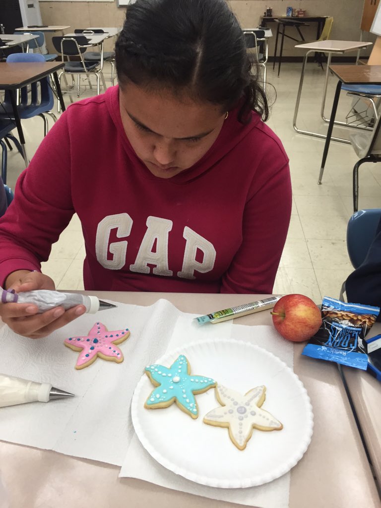 NCunhaN's tweet photo. Starfish were seen today in Sweet Treats! @FirebaughHS @SupFreitas @FLDUSD @FHSEaglesASB https://t.co/mTOf4S8lm8