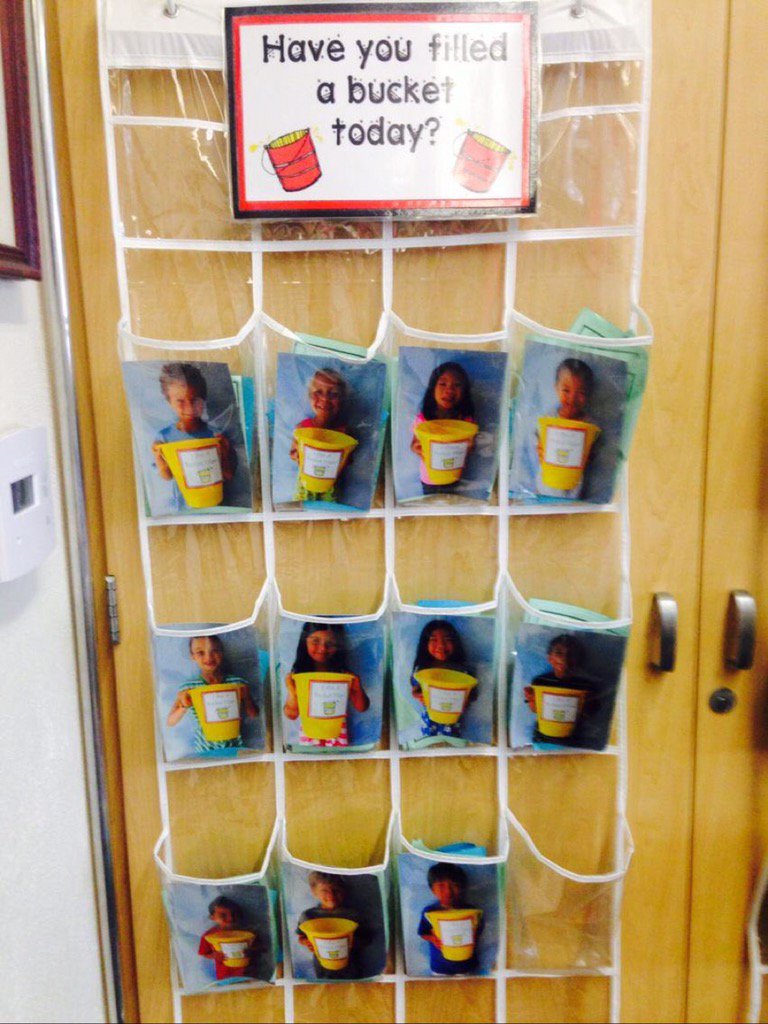 micheleborba's tweet photo. 💙Help kids be Bucket Fillers! Kids write kind words abt others &amp; put in their pocket #kindness spreads💜 https://t.co/OTXnMqVy8m