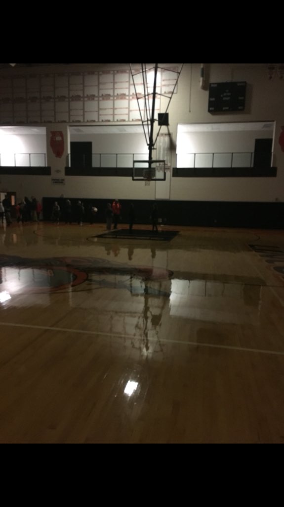 WGVB2015_2016's tweet photo. LWW shot lights out...literally https://t.co/XNxKCJ3jEr