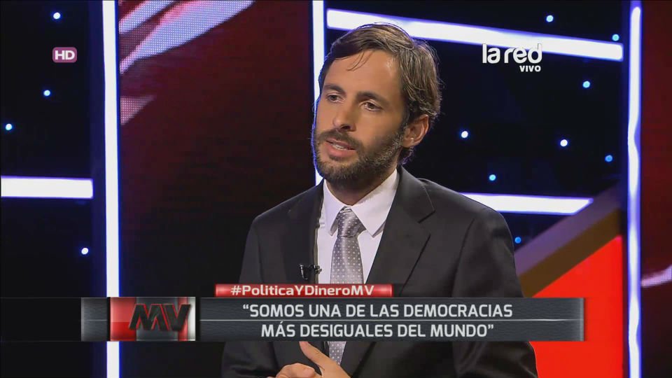 redsistenci's tweet photo. Daniel Matamala comentó cómo se organizó la política y economía chilena #PolíticaYDineroMV https://t.co/tzXZZSlY3E https://t.co/CkQttjbDqT