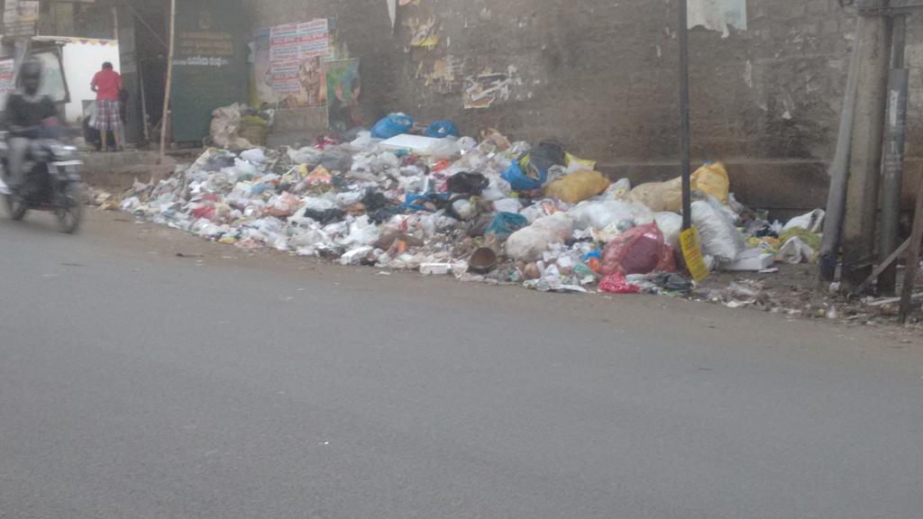 Harsha_MP's tweet photo. Welcome to #invest #Karnataka (#Bangalore) #uselessBBMP .#investkarnataka #InvestorSummit garbage @ chikalsandra https://t.co/XZh9mzMctF
