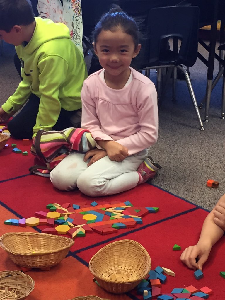 RastMindy's tweet photo. What can you make with 100 pattern blocks? #100thday #carltonusd #carlton1stgrade https://t.co/K7VP0mcwJT