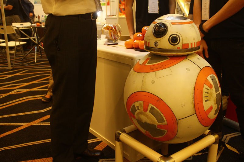 Real scale 3D Printed BB-8 ! found @ @Inside3DPrint Exhibition (Singapore,26/01/16) BEEEP BOOP BEEEP ! #StarWars