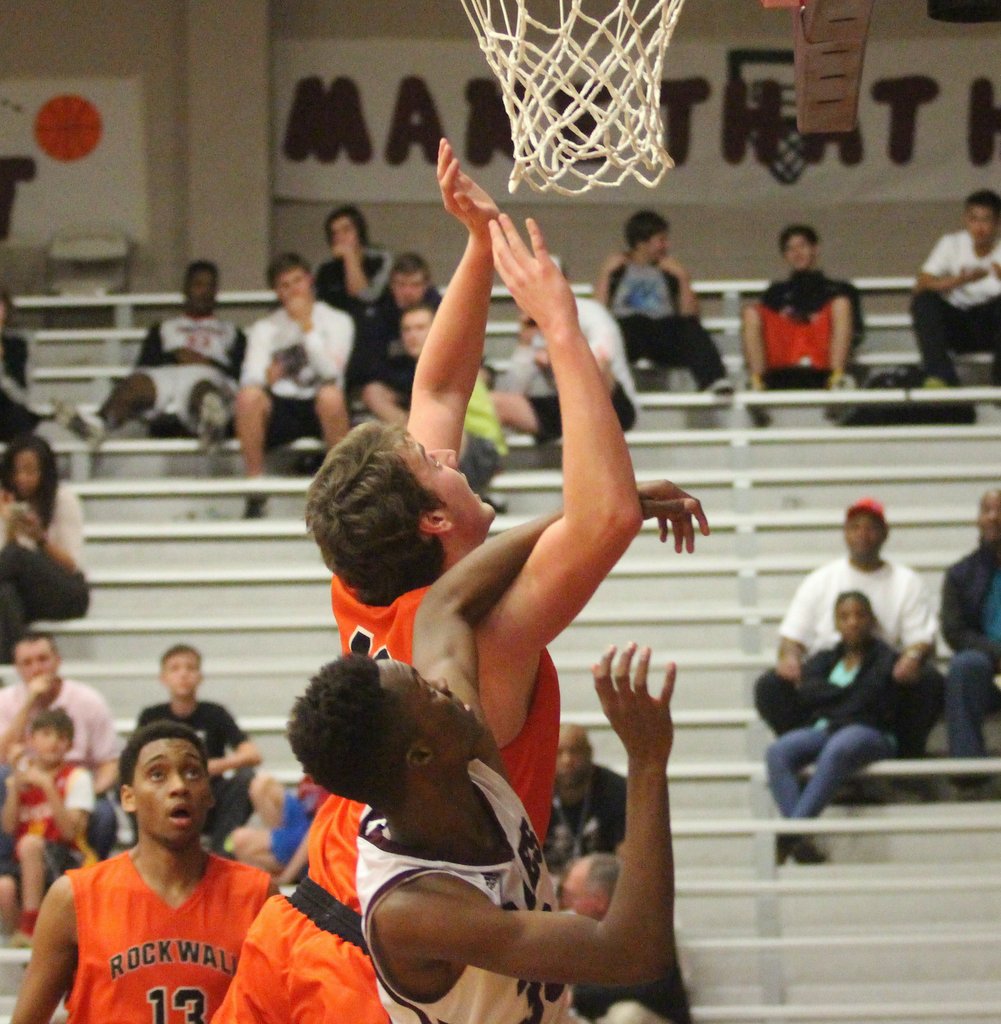 TCookston's tweet photo. Mason Parr battles inside in RW 11-6A loss to league leader Rowlett @RHSJacketBacker @RISDAthletics https://t.co/SieTjaEs5E