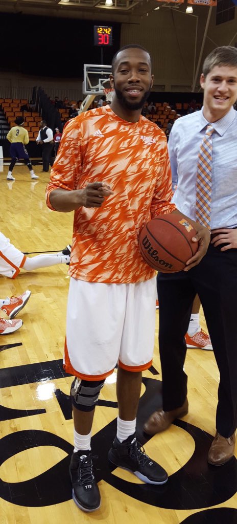 Coach_Loyd's tweet photo. The city will never forget you #34 #FlyHighBri ✊🏾👼🏾@BooksAndBall https://t.co/nUQHjoBiJ2