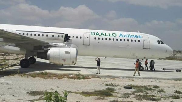 detikcom's tweet photo. Pesawat Berlubang Mendarat Darurat di Somalia https://t.co/tCmL0Ram8q https://t.co/vfppWTeetw