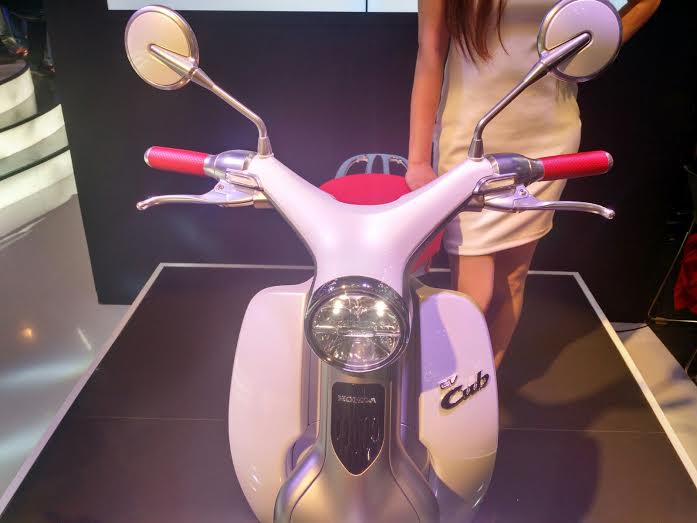EconomicTimes's tweet photo. Here it is! Check out the #Honda #EVCub at #AutoExpo2016
Read more abt the latest launches https://t.co/ofIPD69hjC https://t.co/ZfQQOZnCZA
