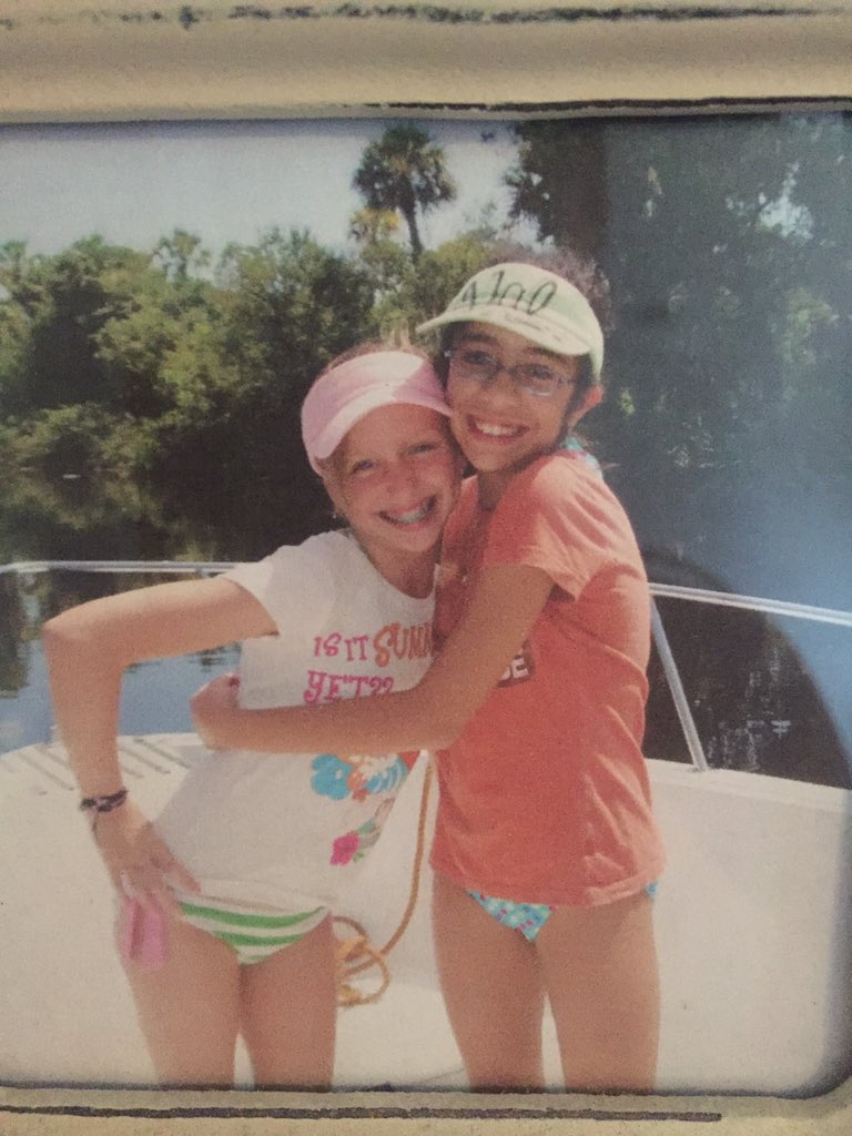itsaribabii's tweet photo. These are next to each other in my album and it was probably the best thing I have seen today 👯#seeeester https://t.co/Ms09zjMouM
