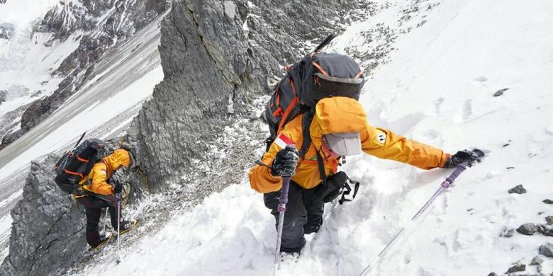 kompascom's tweet photo. Pendaki Perempuan Indonesia Gapai Puncak Aconcagua, Jokowi: Selamat Ya... https://t.co/Jsk3SmJ06y https://t.co/cSHFtjKSEa