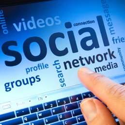 sole24ore's tweet photo. Un quarto dei giovani fa a meno (volentieri) dei social network. E ora Facebook cambia… https://t.co/faXzfsPzIF https://t.co/6t2WZmrjYw