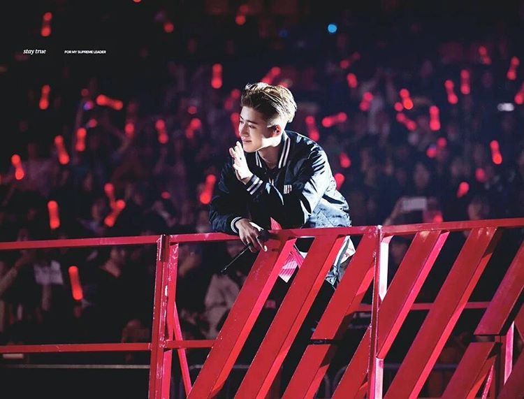 BI_iKon1's tweet photo. #iKONCERT2016 #Kimhanbin https://t.co/0mDL2BWZy0