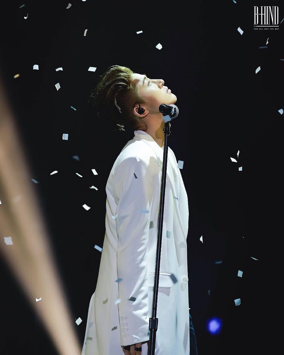 BI_iKon1's tweet photo. #iKONCERT2016 #Kimhanbin https://t.co/0mDL2BWZy0