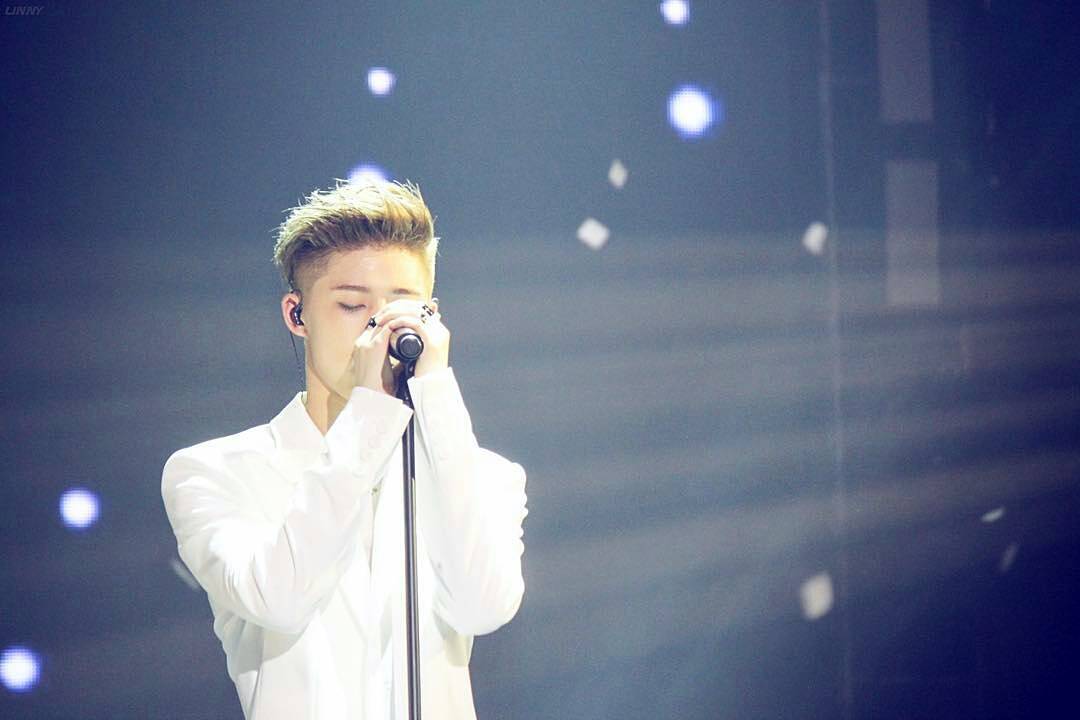 BI_iKon1's tweet photo. #iKONCERT2016 #Kimhanbin https://t.co/0mDL2BWZy0