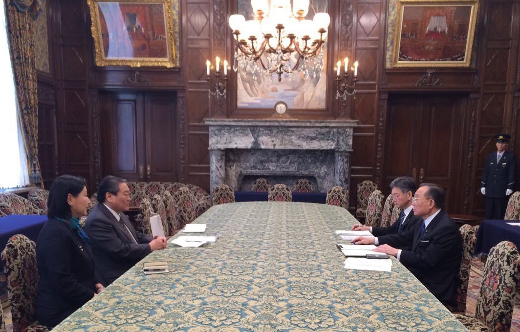 フレルバータル大使の山崎参議院議長表敬。tokyo.embassy.mn/jpn/index.php?…