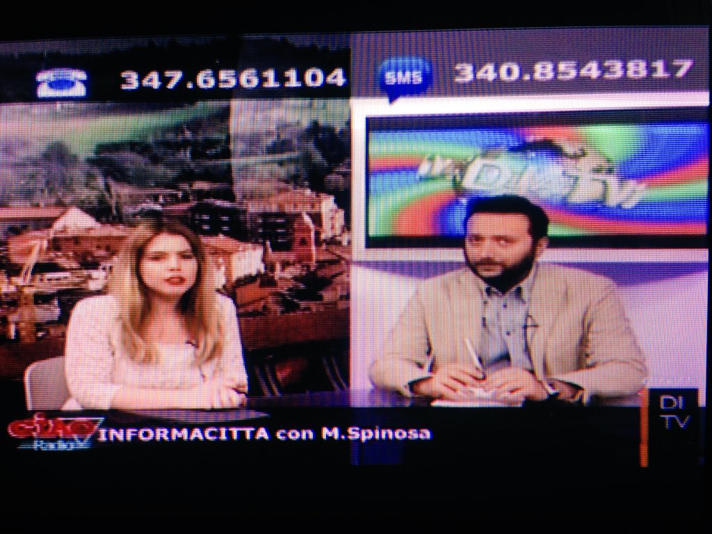 Gloriaglori's tweet photo. Eccoli!!!!!!tra poco tornano con #rugbytime e #musicexpress !! #ditv210 #ciaoradio @Gloriaglori @mario_spinosa https://t.co/ubp3ebe9Ht