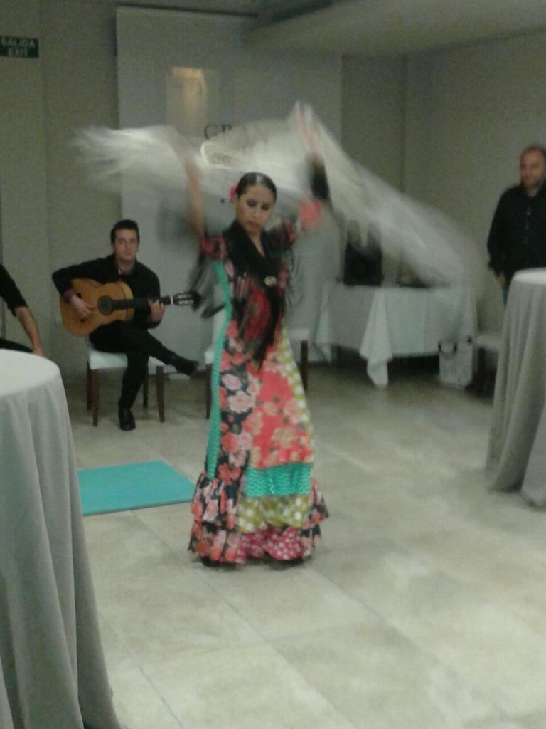 veronicatrilloa's tweet photo. Trabajó en equipo con energía con ritmo con pasión con flamenco @adecco_training https://t.co/AXk1QsnIvB