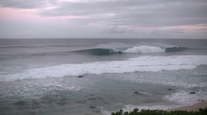 surfline's tweet photo. The most barreled you'll get mindsurfing all week https://t.co/lU5ImxLGei #SurflineCams #CamOfTheDay #CamRewind https://t.co/82OBtyBmYs