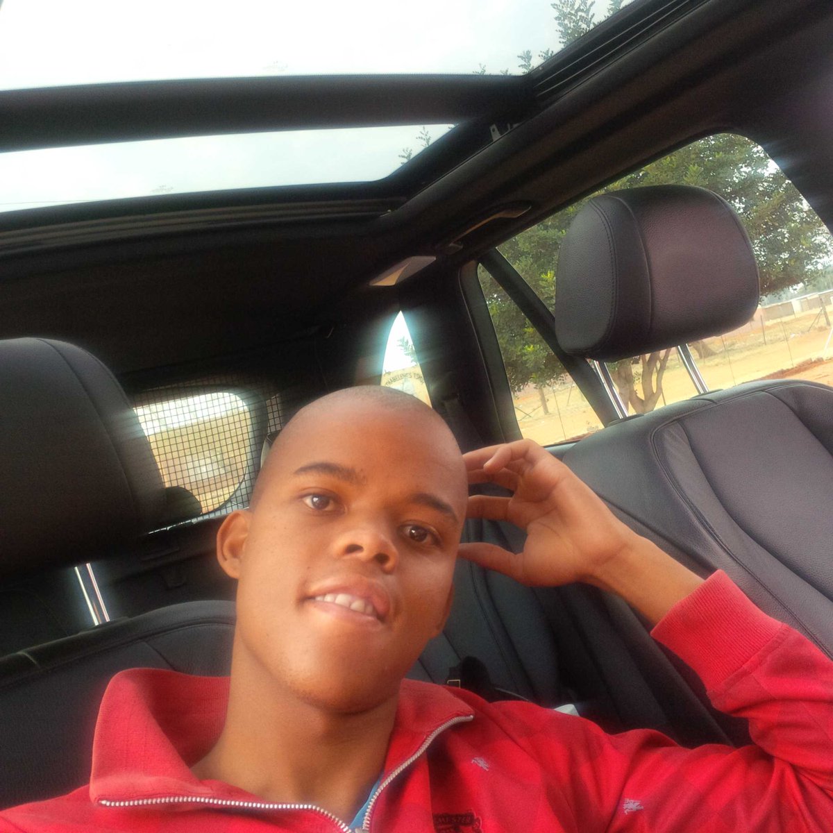 Trazor (@thatomatsime) on Twitter photo 