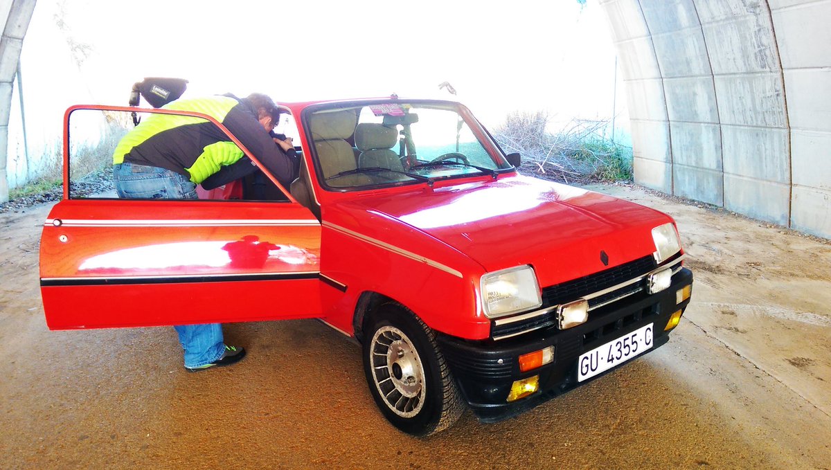 Uf, intensa y larga jornada de trabajo con 8 @Groupe_Renault Turbo. To be continued...