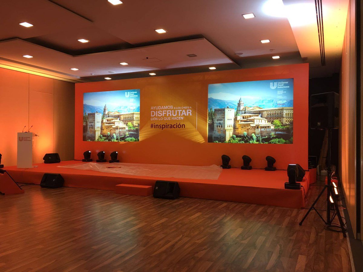 TalentBcn's tweet photo. El making of del montaje de la sala en @abadeshoteles Palace de #Granada... #inspiración #eventoTalent https://t.co/FuR94yyGXl