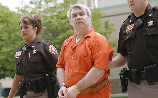 EW's tweet photo. #MakingAMurderer's Steven Avery releases a letter from prison: https://t.co/pXu2xKaQxf https://t.co/OUoDAalvx3