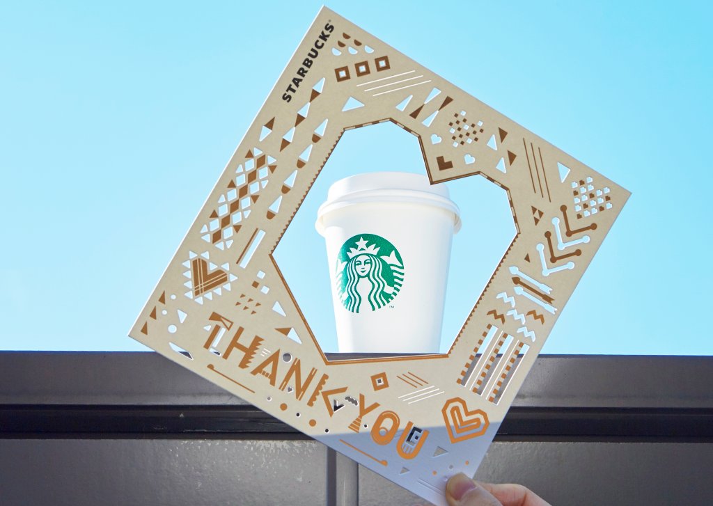 _giftee's tweet photo. 今、スターバックスのギフトを店頭で引き換えると、ドリンクと一緒に素敵なLETTER FRAMEをプレゼント:) 数量限定なのでお早めに！
#LetterFrame #giftee
https://t.co/0yCdY1FqSU https://t.co/m10Ytv3pb3