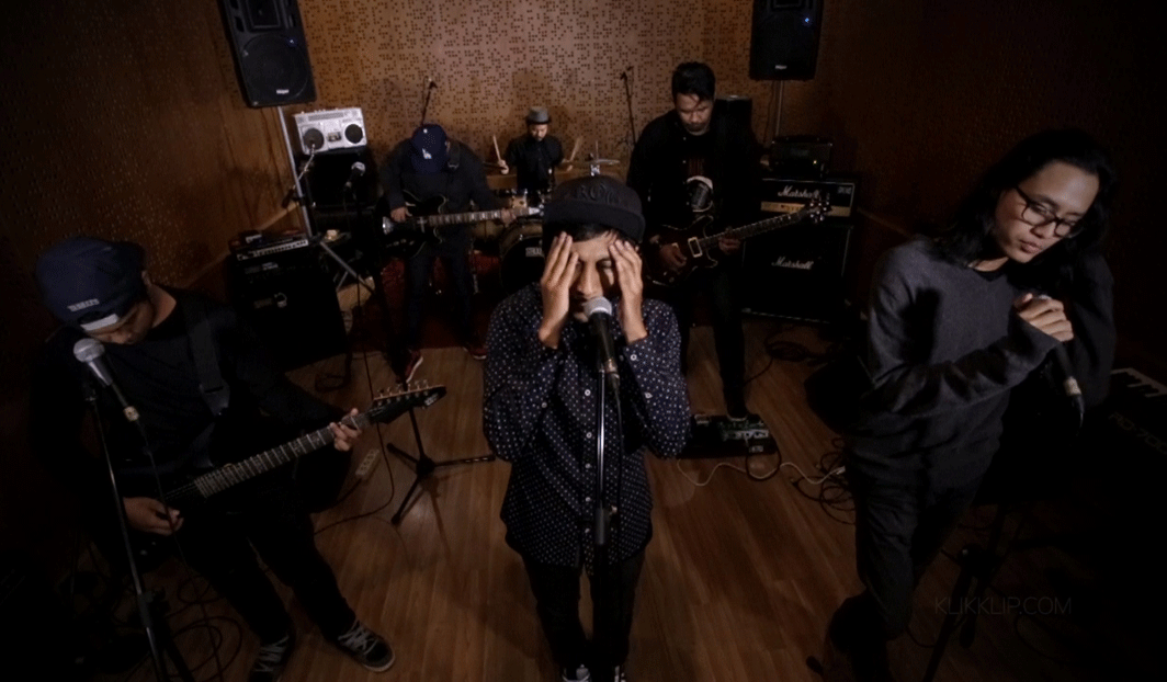 #Klikklip Studio Session: Los Chalados "Dunia" buff.ly/1SSylhw <a href="/LosChalados/">LosChalados</a>