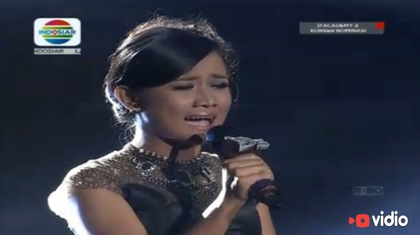 Indosiar's tweet photo. Kali ini @DA3_DheaRizky nyanyi lagu Jera, gimana menurut kamu? #DAcademy3 https://t.co/72rnHQGSJx