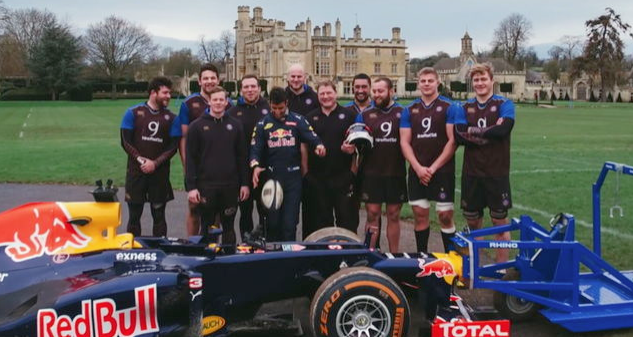 Autonet_ca's tweet photo. Muscle vs performance façon @RedBullCanadaFR: une F1 affronte huit joueurs de rugby! https://t.co/WTQPHnWu5N https://t.co/EQUDnYTrVY