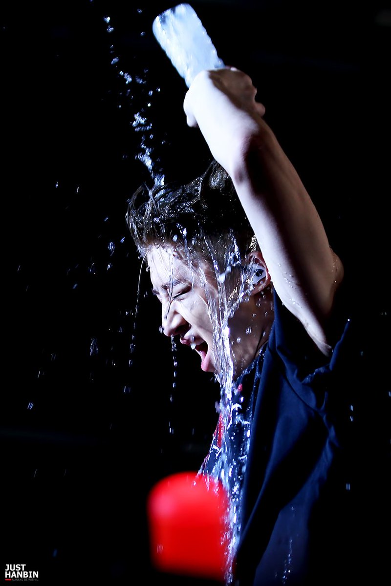 JUST_HANBIN's tweet photo. 2016 SHOW TIME TOUR in SEOUL
<마리와 나> 대기중!
<마리와 나>에는 씹덕 한빈 출연하니까
밸런스를 위해 세젤멋 비아이 놓고 갑니다...
#비아이 #한빈 #첫콘 #iKON #hanbin https://t.co/mWafC7bXd1