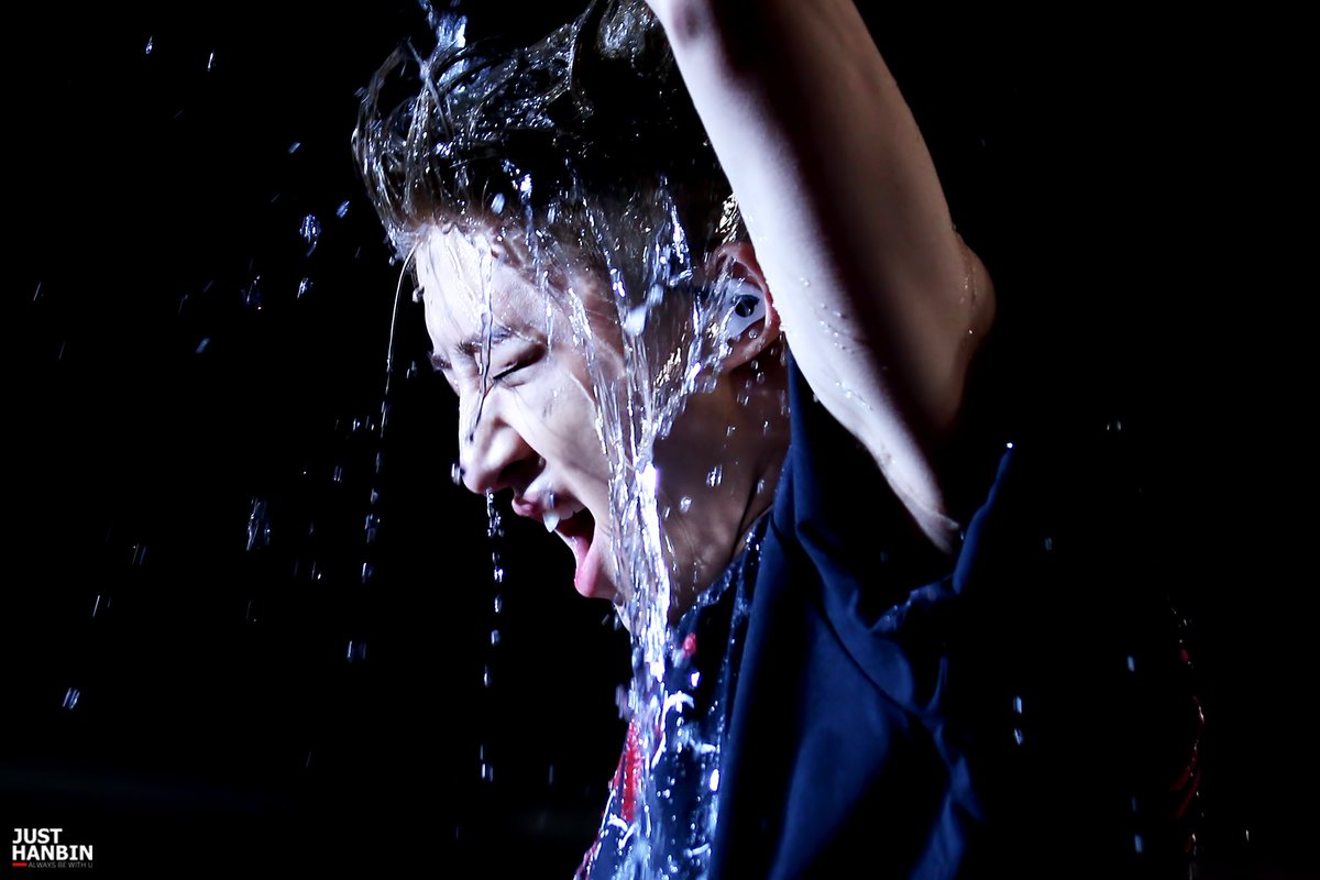 JUST_HANBIN's tweet photo. 2016 SHOW TIME TOUR in SEOUL
<마리와 나> 대기중!
<마리와 나>에는 씹덕 한빈 출연하니까
밸런스를 위해 세젤멋 비아이 놓고 갑니다...
#비아이 #한빈 #첫콘 #iKON #hanbin https://t.co/mWafC7bXd1